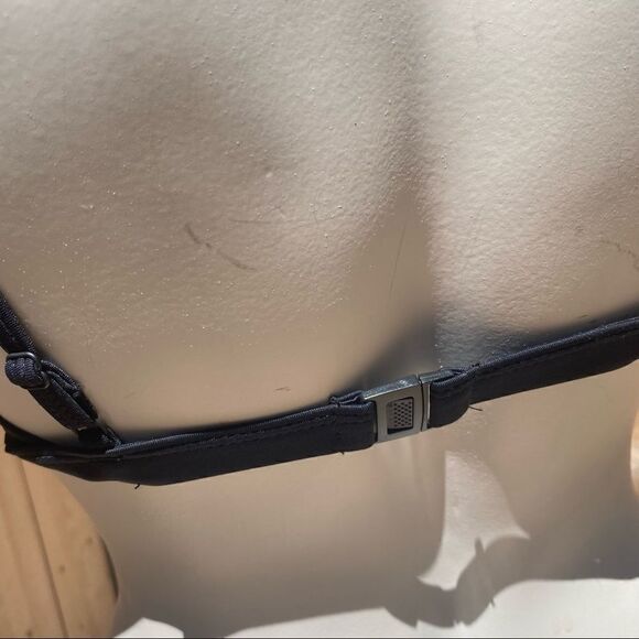 TRIANGL FARRAH - HOTEL CALIFORNIA bikini top Crochet + Neoprene Navy Blue SZ M - Picture 6 of 11